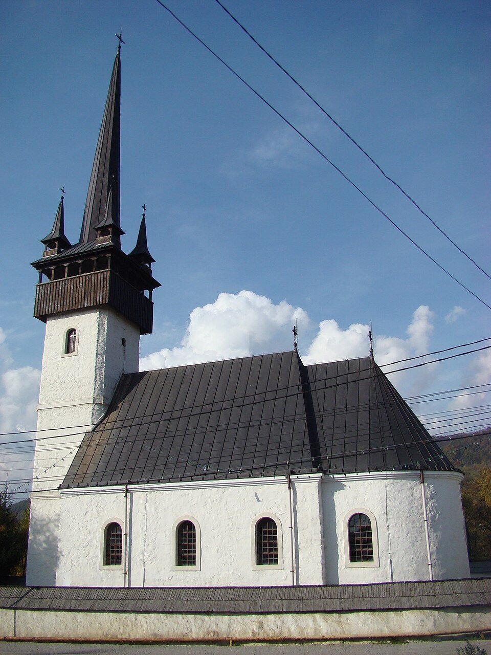 Biserica de piatră „Sf. Apostoli Petru și Pavel” din Tăuții de Sus