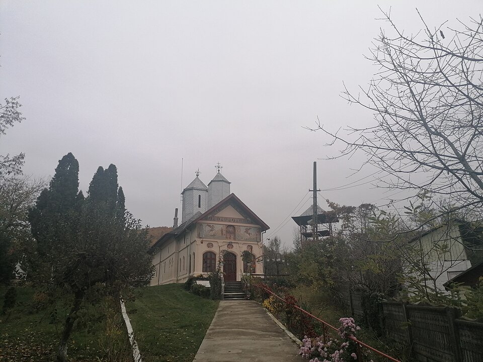 Biserica „Nașterea Maicii Domnului” a fostului schit Valea Mare Podgoria din Ștefănești