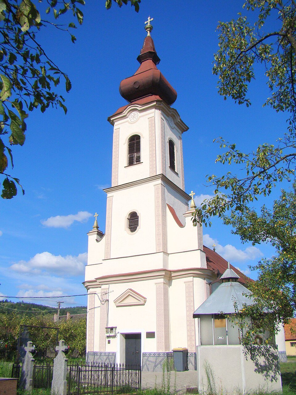 Biserica Sfântul Dumitru din Tinăud