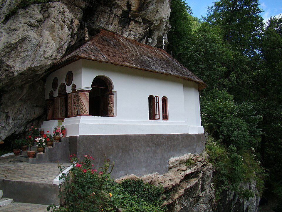 Schitul Pahomie din Băile Olănești